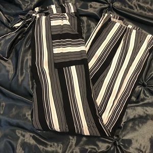 Black/white flowey bottoms